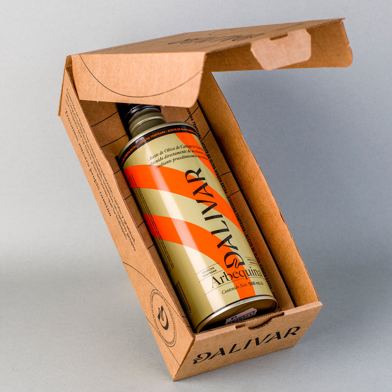 
                  
                    Caja regalo con aceite de oliva virgen extra Arbequina Dalivar 500 ml en lata premium
                  
                